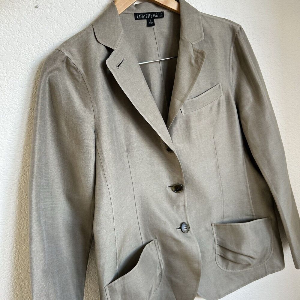 Lafayette 148 New York Blazer Size 8 Wool Silk Blend Three Button Closure